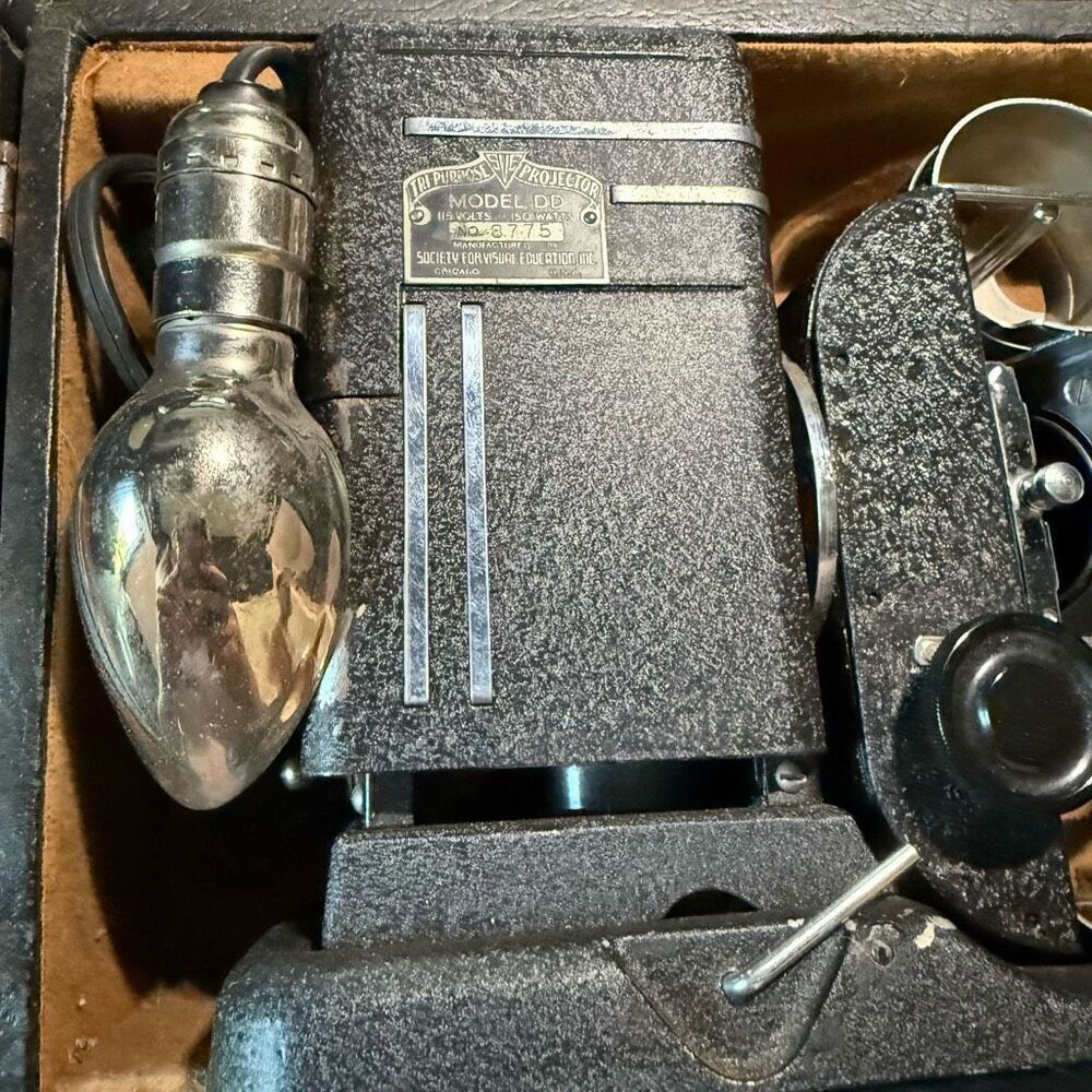 Society for Visual Education Vintage 1940s SVE Filmstrip Projector Model DD - Picture 6 of 9
